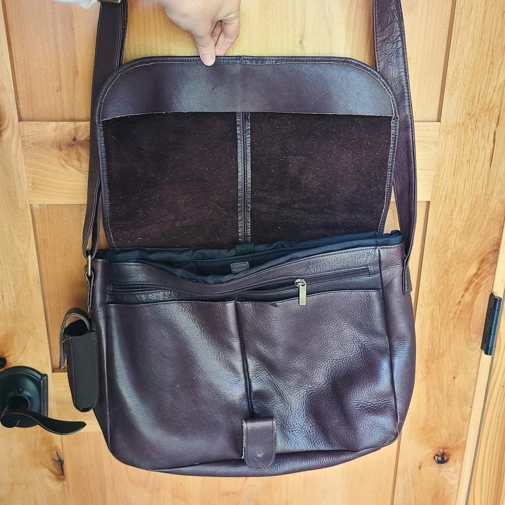 Wilsons Leather Dark Brown Messenger Satchel Bag Adjustable Strap Classic Rugged